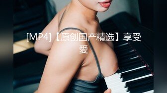 商场女厕全景偷拍白色长裙美女的极品美鲍鱼